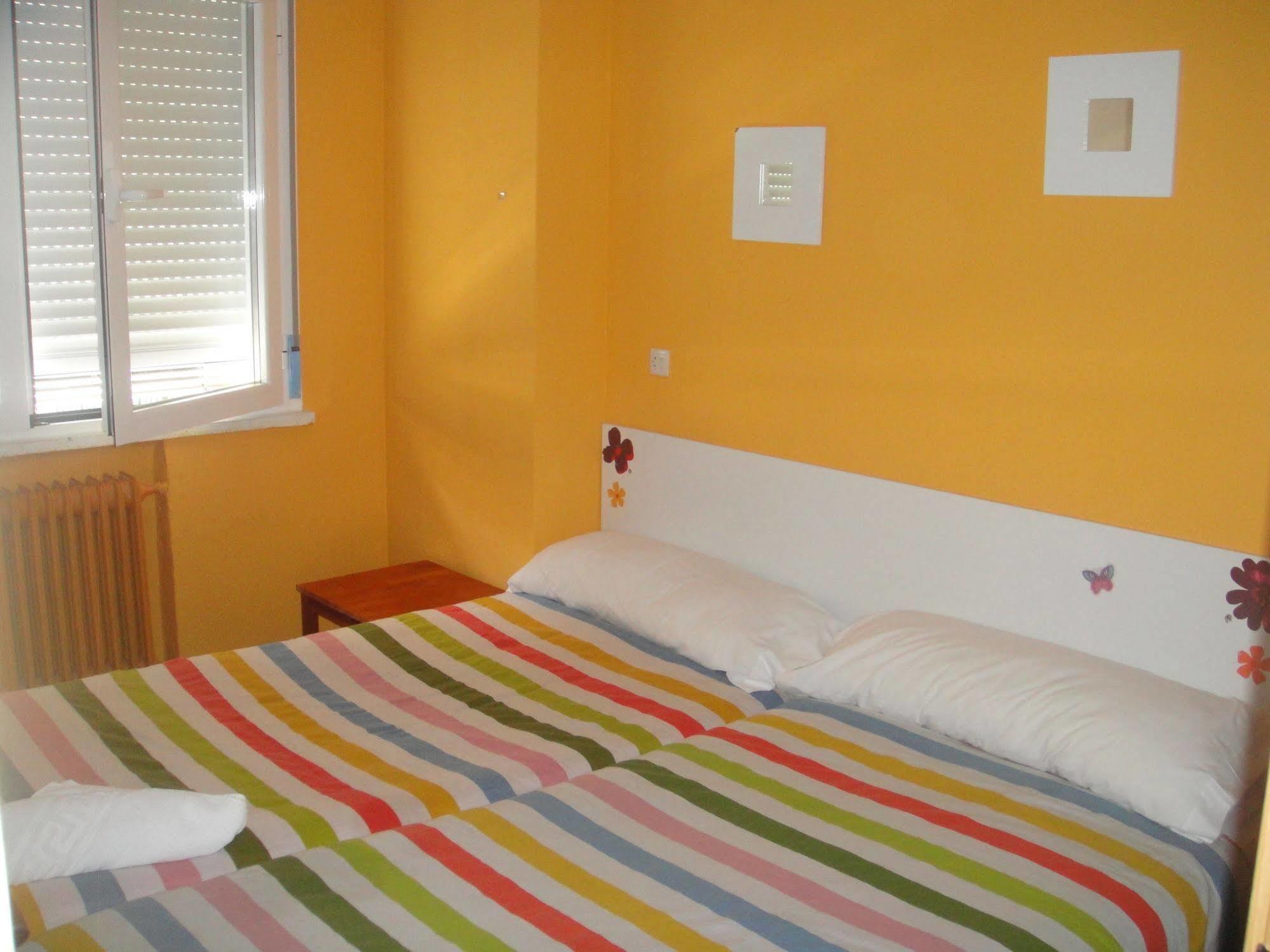 Arjori Rooms Hostal Salamanca Exterior photo